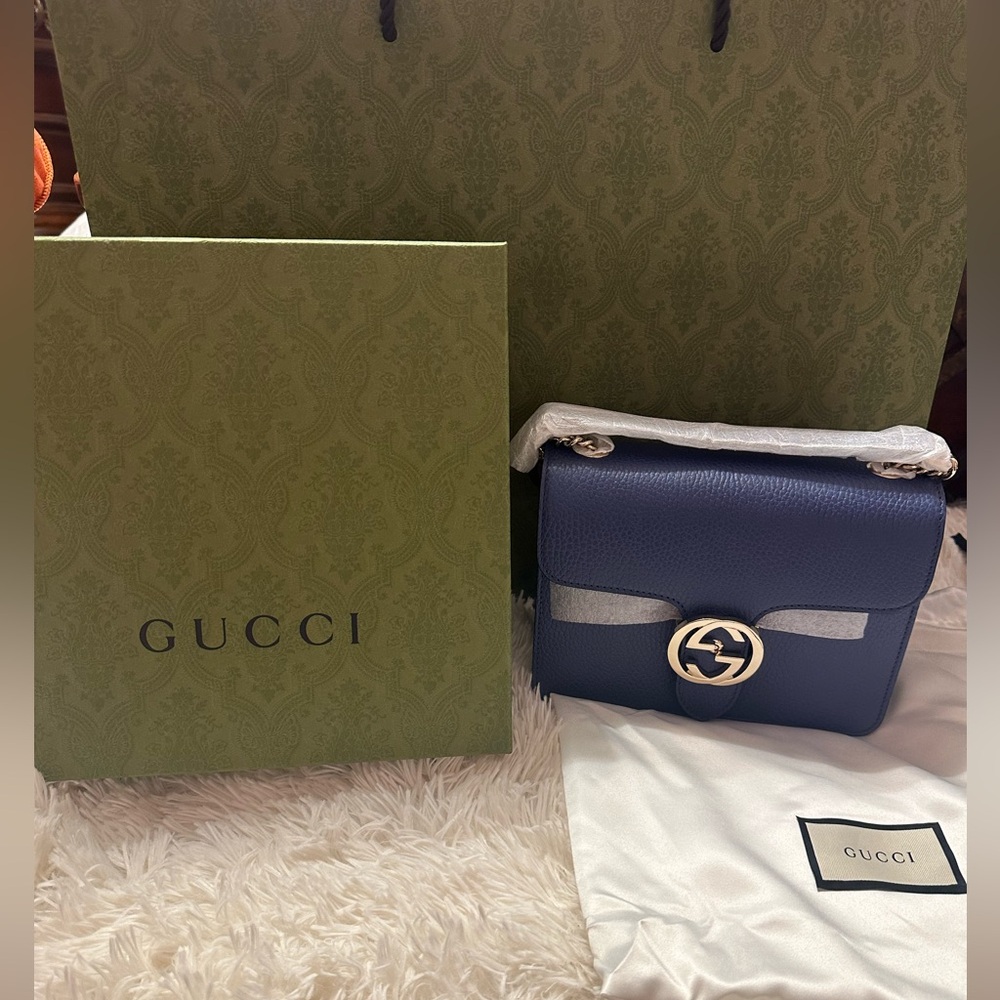 Authentic GUCCI Dollar Calfskin Small Interlocking G Shoulder Bag Caspia…